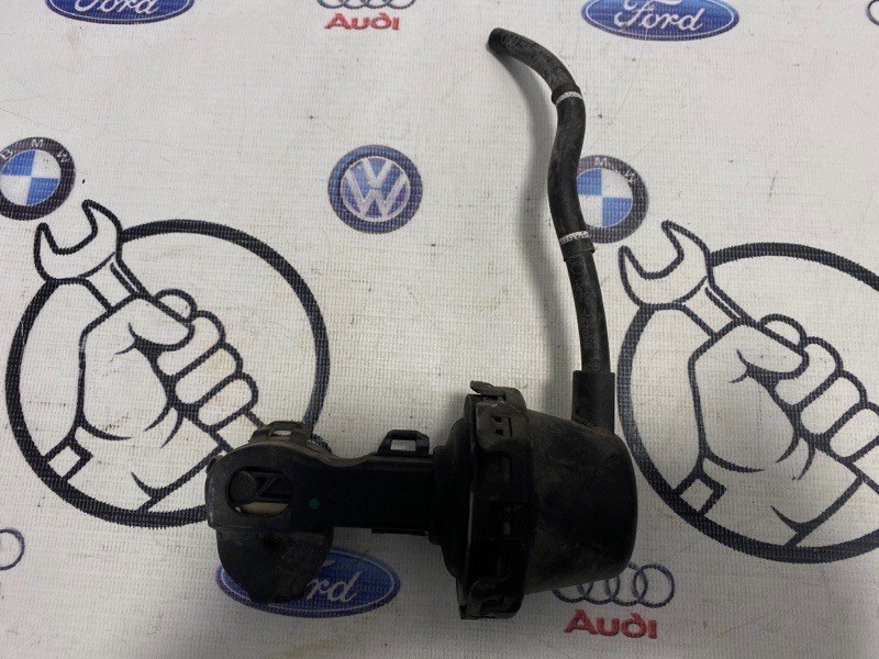 Кронштейн впускного коллектора Volkswagen Passat b7 4012744a Б/У