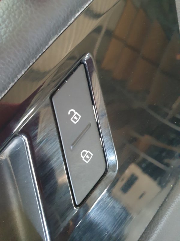 Кнопка открытия двери передняя левая jetta 2018 MK7 1.4 TSI