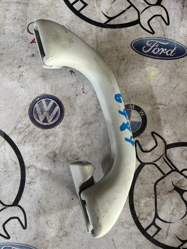 Ручка потолка Volkswagen Passat 2014 B7 USA 2.5 CBUA 561857607 Б/У