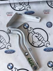 Петля капота правая Volkswagen Passat 2011